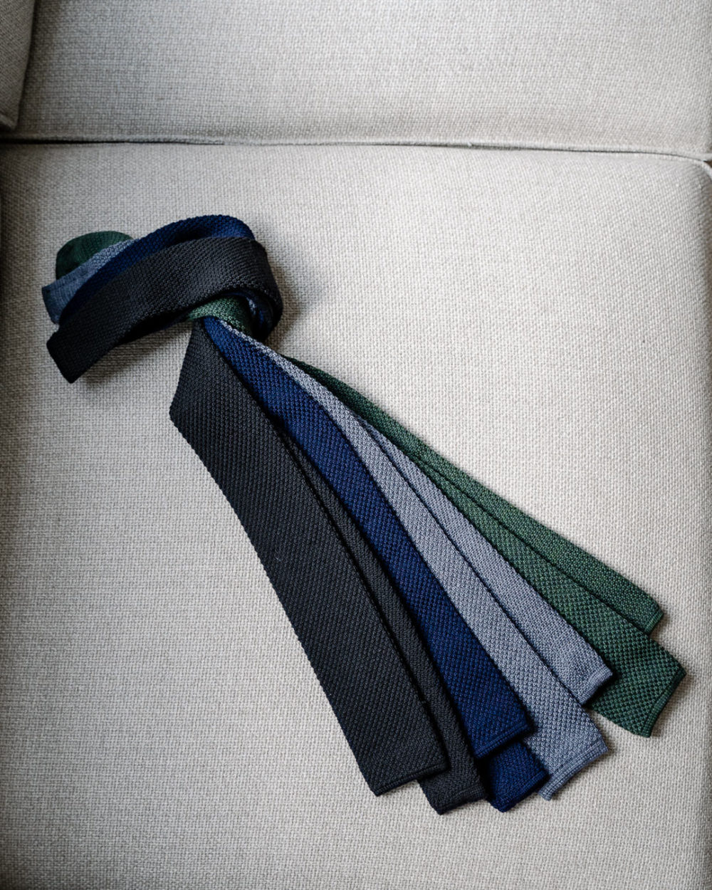 Clj Charles Le Jeune. Cravate tricot. ARCOBALENO, Microfibre. Bleu marine royale