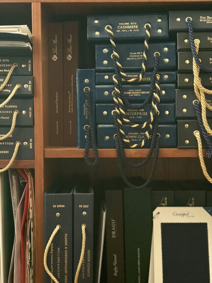 Liasses de tissus utilisées pour les costumes sur mesure CADOT