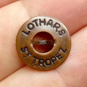 Bouton ancien marqué Lothar’s Saint-Tropez